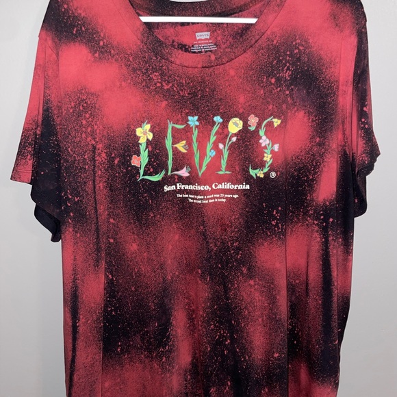 Levi's Tops - Custom Women’s Levi’s Tee!